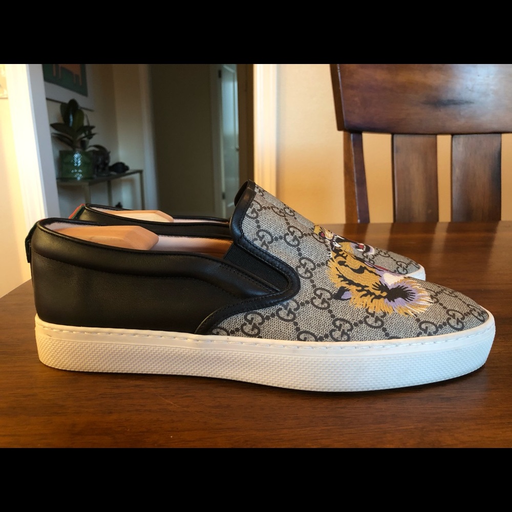 GUCCI Supreme Men’s Tiger leather Casual Slipons